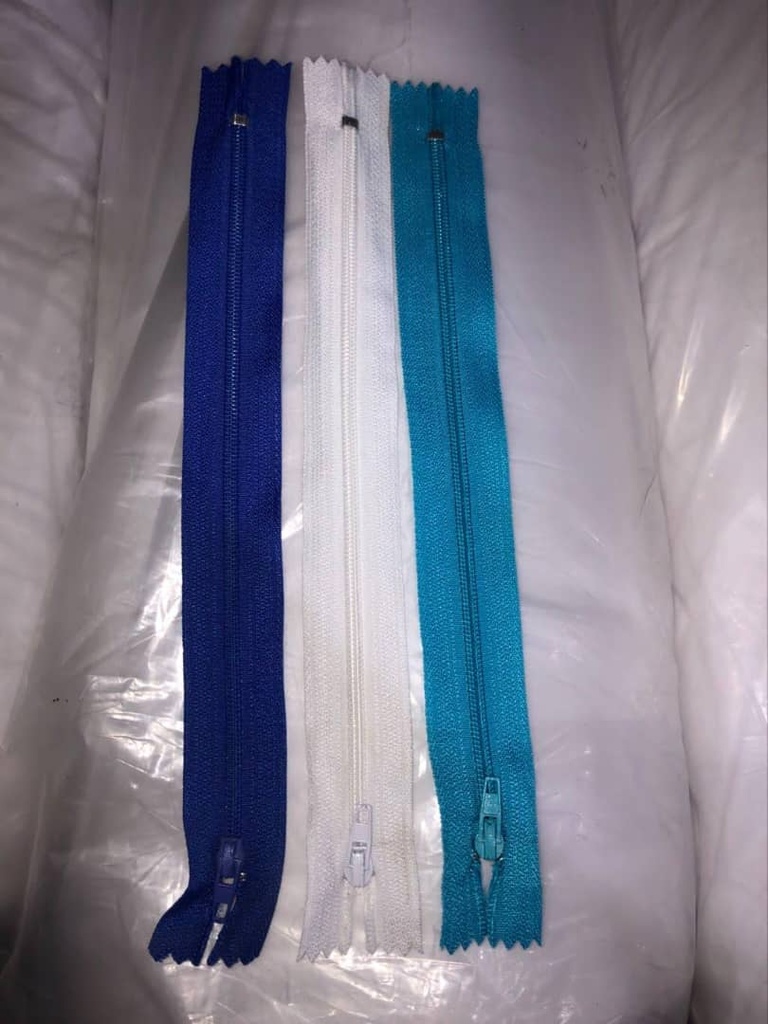 ZIPPER PLASTICO #3, 100% POLIESTER, 8"DE LARGO, COLOR AZUL CIELO. (BOLSAS DE 100 UNIDADES)