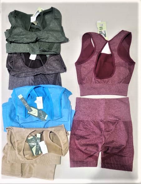 CONJUNTO P/DAMA, COMPOSICIÓN 90%
POLYESTER 10% SPANDEX, MARCA MARCELLA. HM-1023